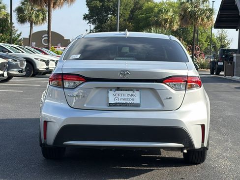Used 2022 Toyota Corolla LE FWD image 5