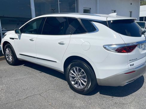 Used 2024 Buick Enclave Essence FWD image 2