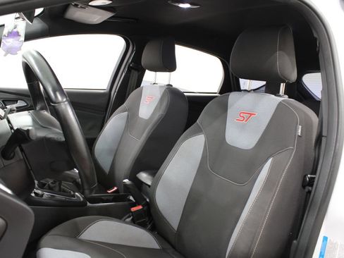 Used 2018 Ford Focus ST FWD image 19