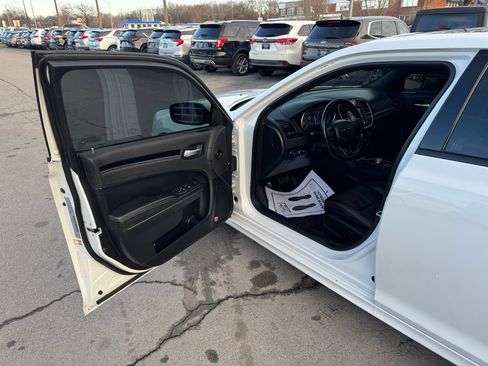 Used 2018 Chrysler 300 S w/ 300S Alloy Edition image 16