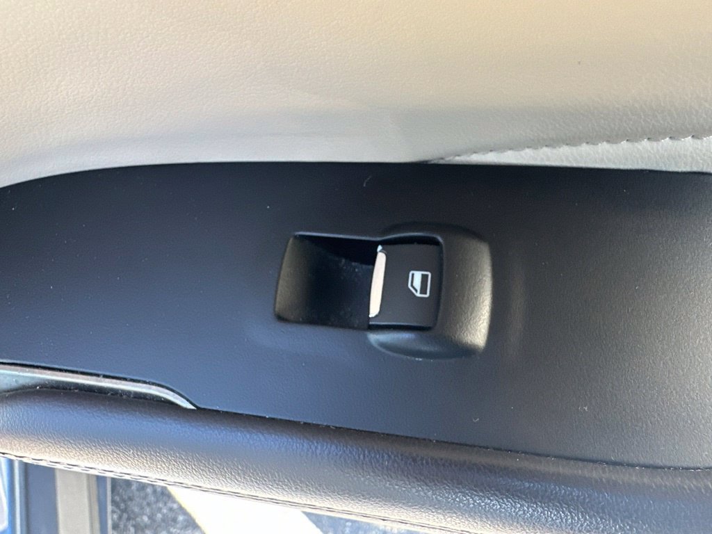 Used 2018 Lincoln MKC Select w/ Select Plus Package AWD/4WD image 37