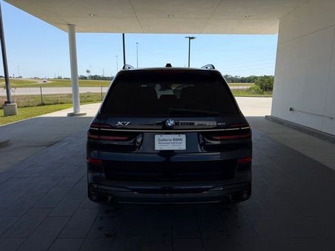 Used 2023 BMW X7 xDrive40i w/ M Sport Package AWD/4WD image 6