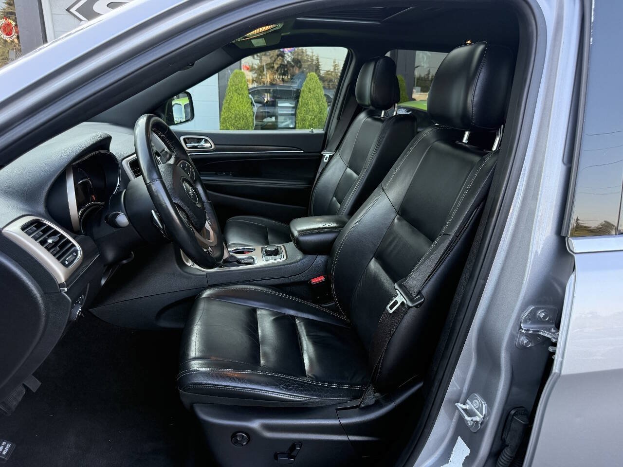 Used 2017 Jeep Grand Cherokee Limited AWD/4WD image 16