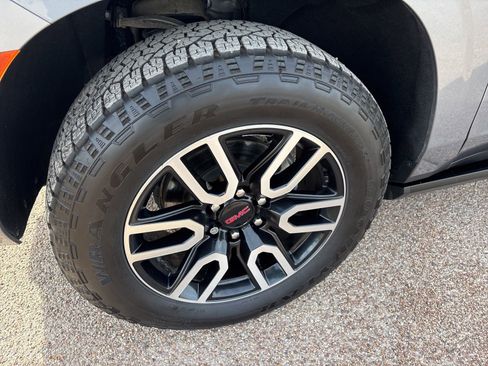 Used 2021 GMC Yukon AT4 w/ Technology Package image 34