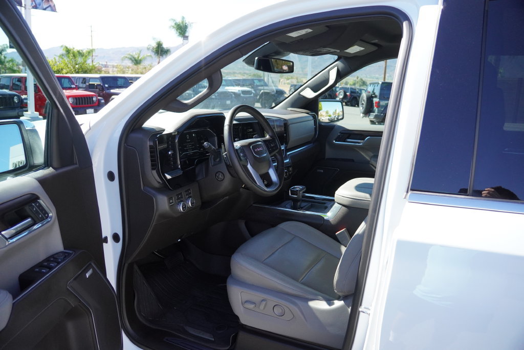 Used 2023 GMC Sierra 1500 SLT w/ SLT Convenience Package AWD/4WD image 32