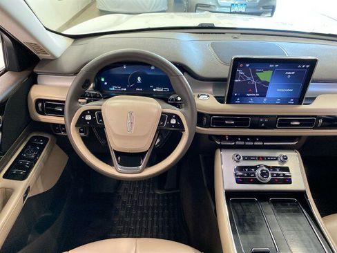 Used 2024 Lincoln Aviator AWD image 12