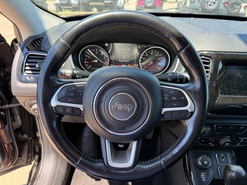 Used 2019 Jeep Compass Latitude AWD/4WD image 14