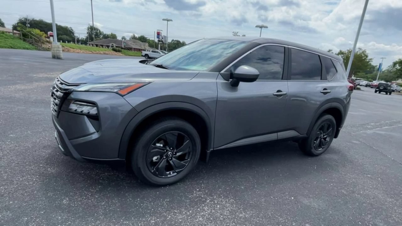 Used 2026 Nissan Rogue SV FWD image 4