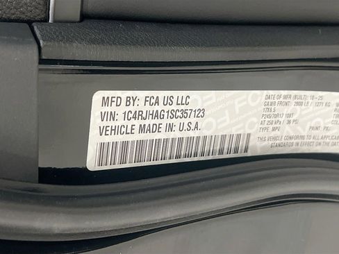 New 2025 Jeep Grand Cherokee Laredo w/ Luxury Tech Group I image 19