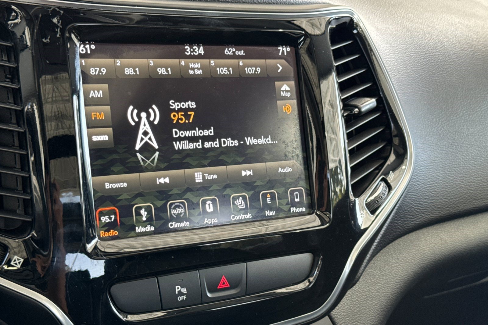 Used 2019 Jeep Cherokee Limited FWD image 24