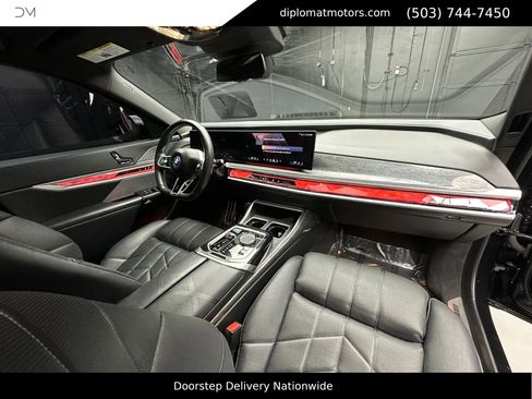 Used 2024 BMW i7 xDrive60 image 19
