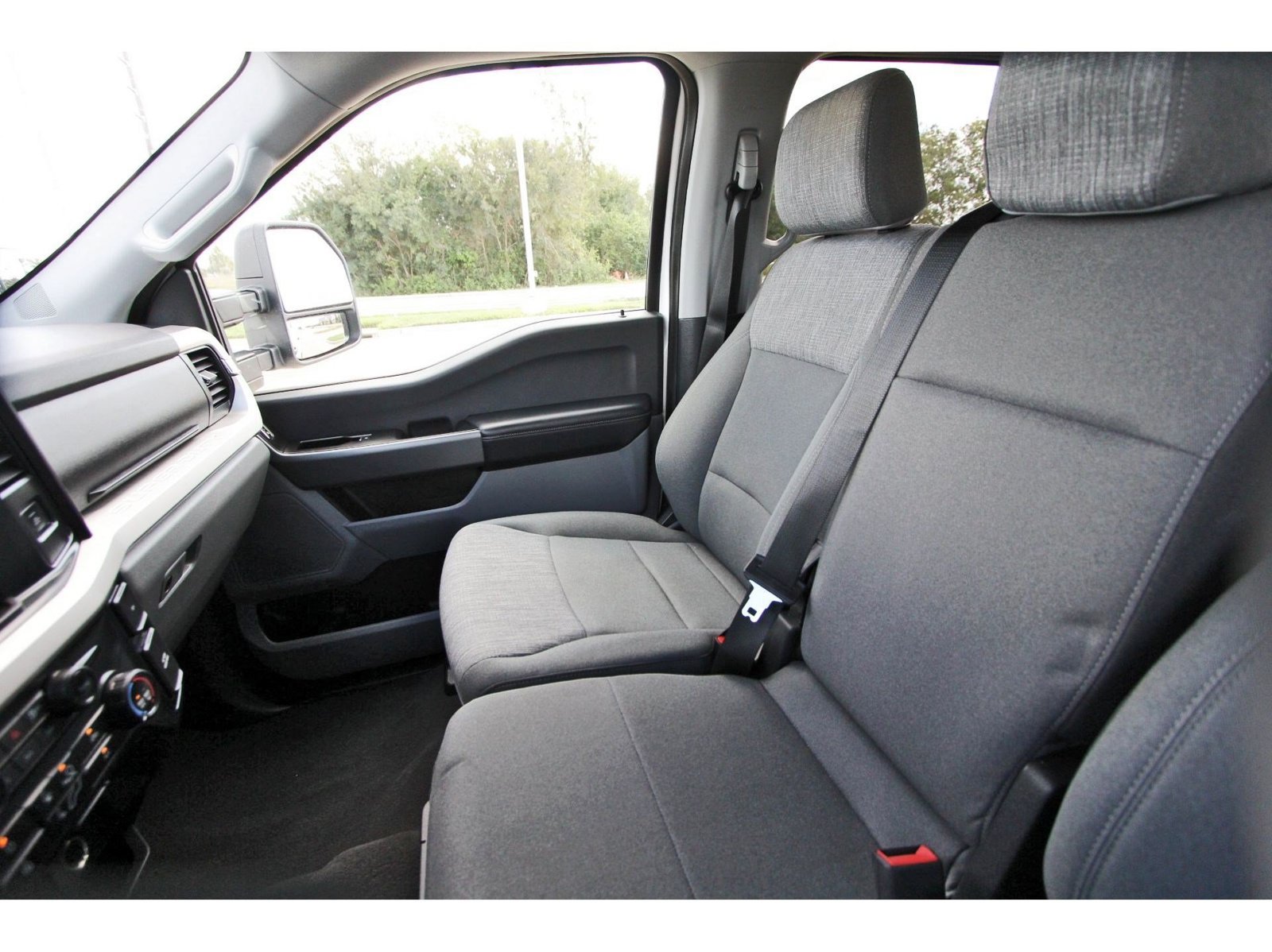 Used 2025 Ford F250 XLT AWD/4WD image 28