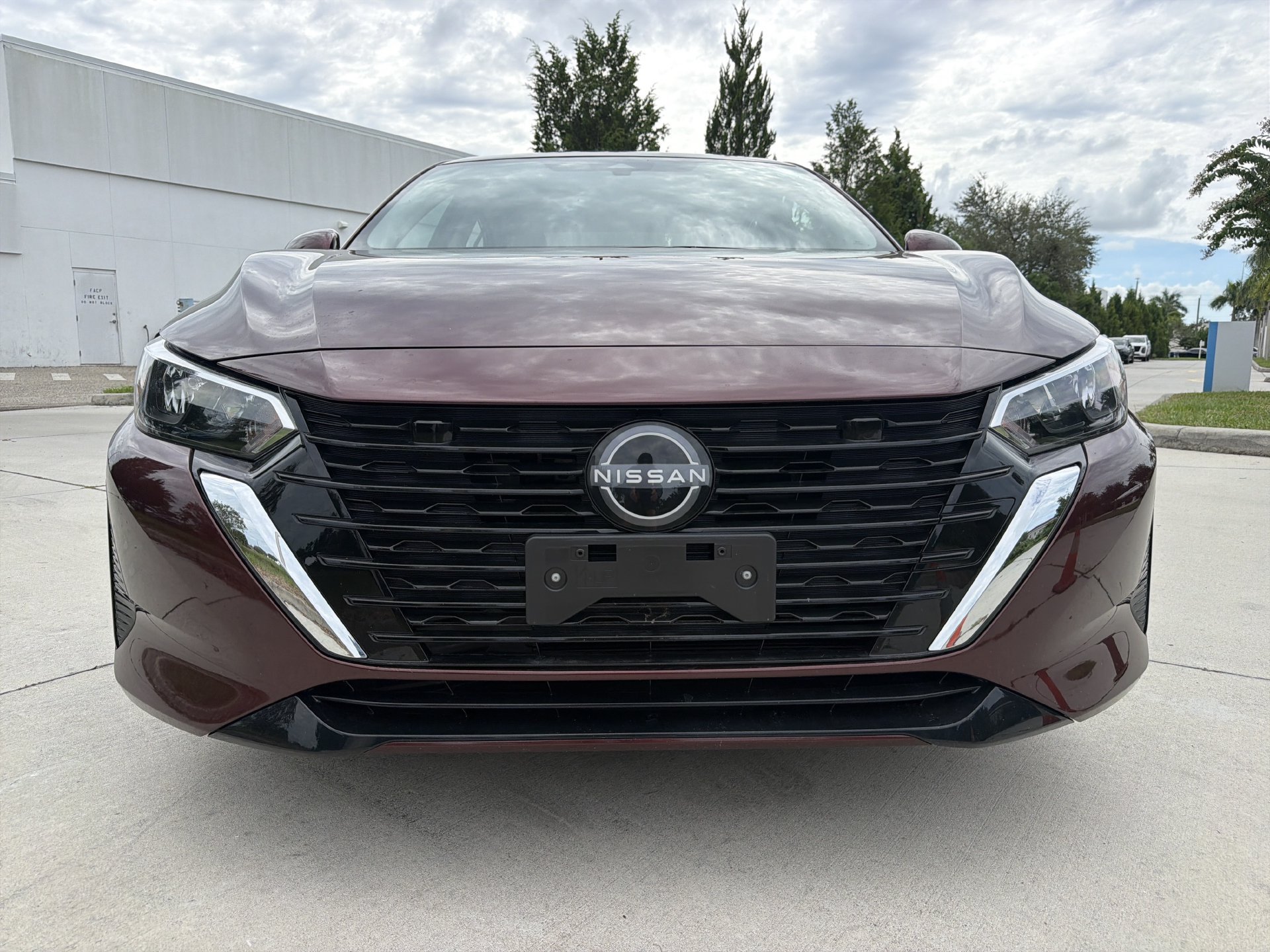 Used 2025 Nissan Sentra SV w/ Trunk Package FWD image 2