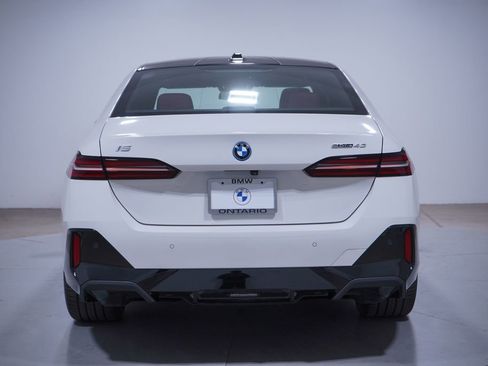 Used 2024 BMW i5 eDrive40i w/ M Sport Package image 5