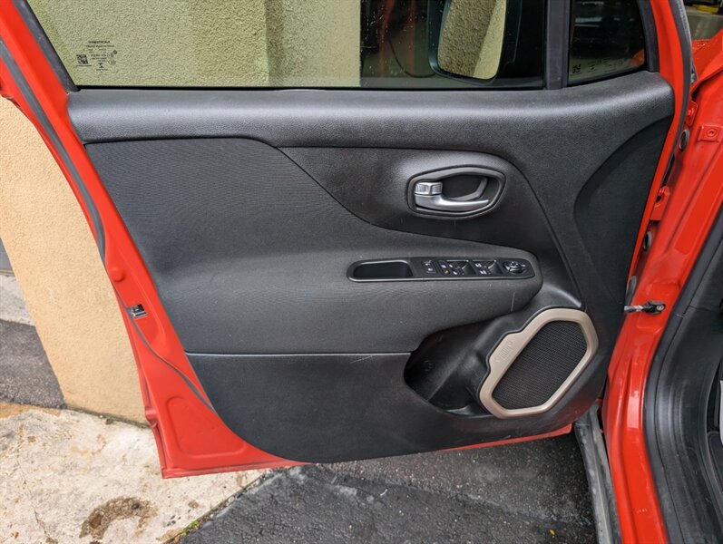 Used 2017 Jeep Renegade Sport w/ Power & Air Group FWD image 18