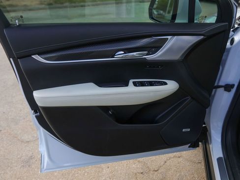 Certified 2023 Cadillac XT6 Sport w/ Technology Package image 25