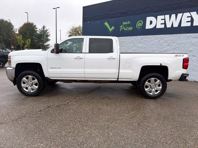 Used 2015 Chevrolet Silverado 2500 LT w/ LT Convenience Package AWD/4WD image 2