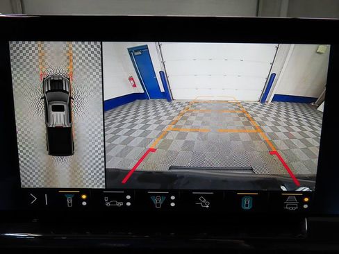 Used 2023 Chevrolet Silverado 1500 ZR2 w/ Technology Package image 15