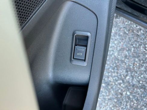 Used 2025 Audi Q6 e-tron Premium w/ Convenience Package image 20