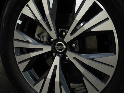 Used 2021 Nissan Rogue SV w/ Premium Package AWD/4WD image 11