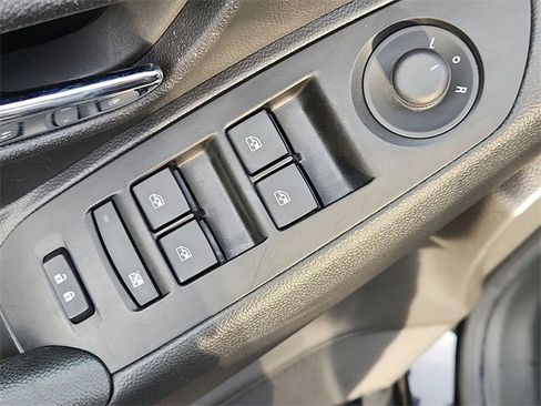 Used 2022 Chevrolet Trax LT w/ LT Convenience Package image 21