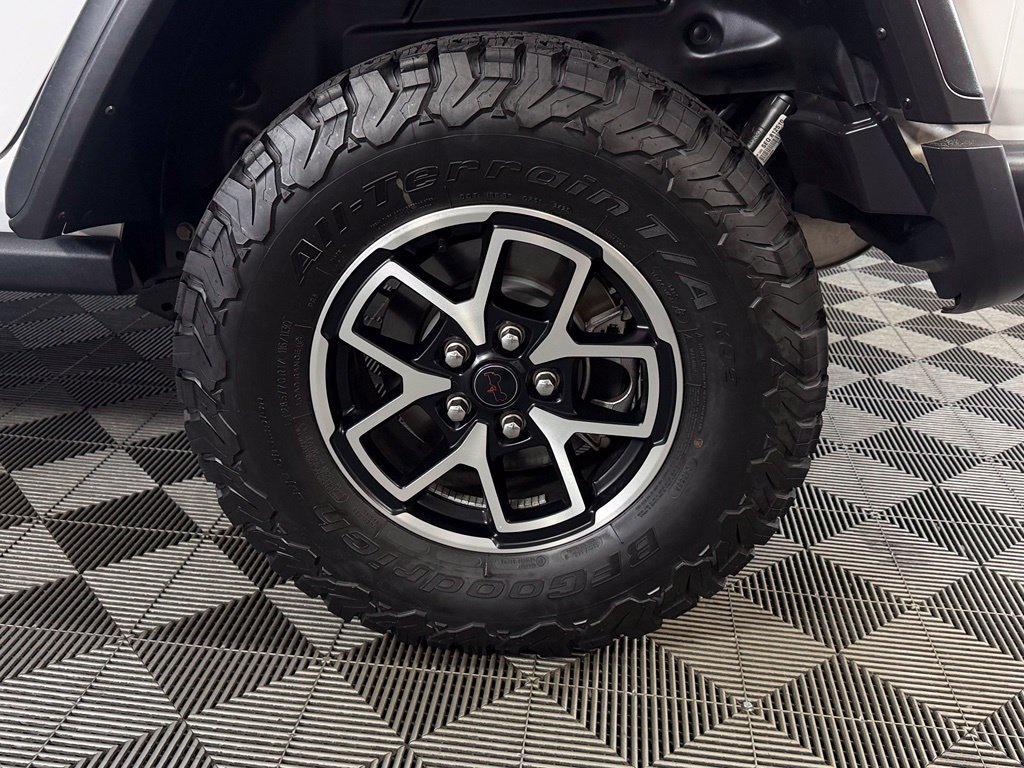 Used 2025 Jeep Wrangler Unlimited Rubicon w/ Convenience Group AWD/4WD image 12