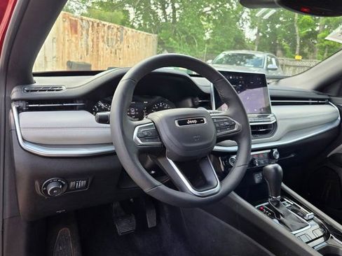 Used 2025 Jeep Compass Limited image 15