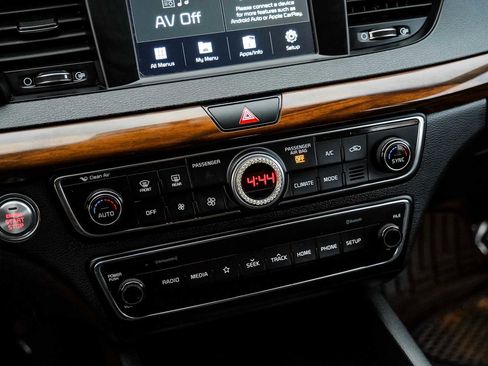 Used 2019 Kia Cadenza Premium image 26