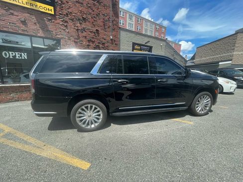 Used 2023 Cadillac Escalade ESV Premium Luxury AWD/4WD image 4