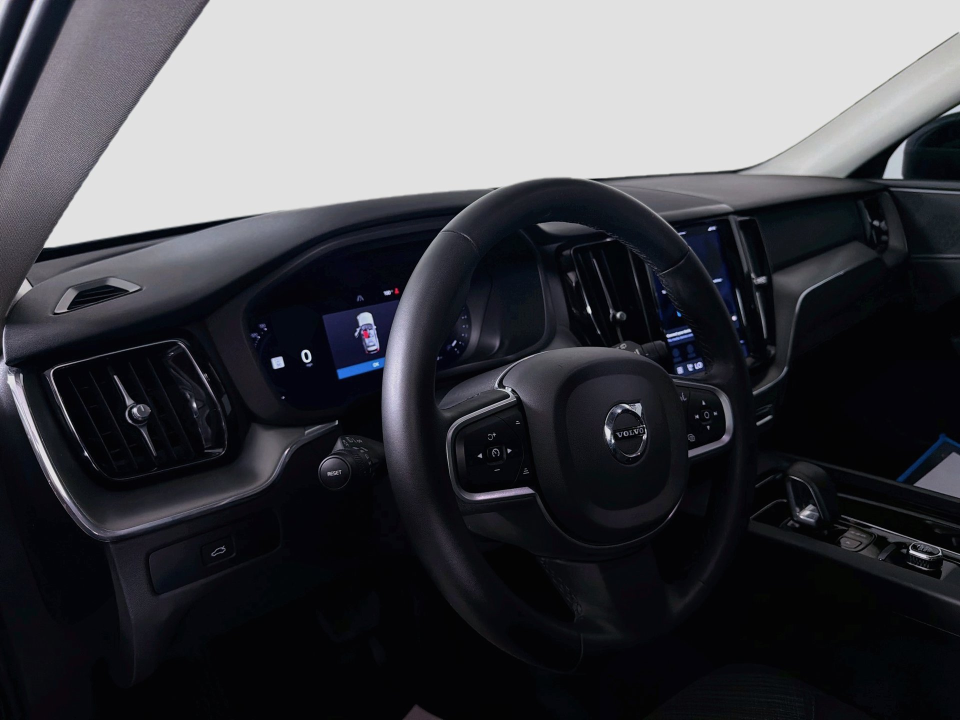 Certified 2023 Volvo XC60 B5 Core w/ Protection Package Premier FWD image 10