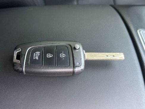 Used 2021 Hyundai Santa Fe SE FWD image 28