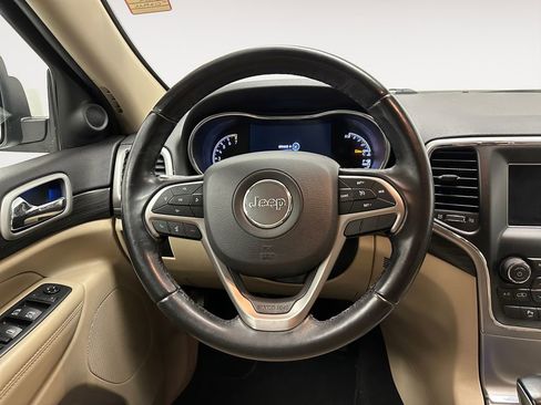 Used 2020 Jeep Grand Cherokee Laredo image 12