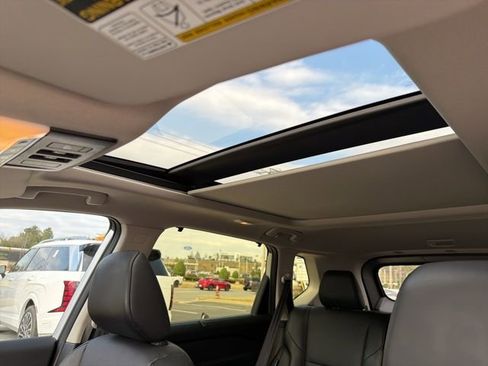 Used 2024 Nissan Rogue SV w/ SV Premium Package image 24