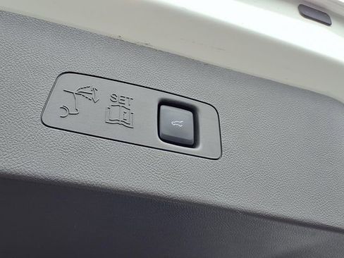 Used 2023 Lincoln Corsair AWD image 23
