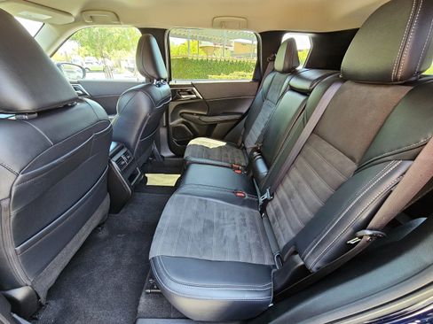 Used 2024 Mitsubishi Outlander SE Black Edition image 18