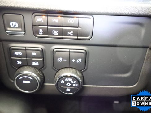 Used 2025 Chevrolet Suburban RST w/ Comfort Package AWD/4WD image 32