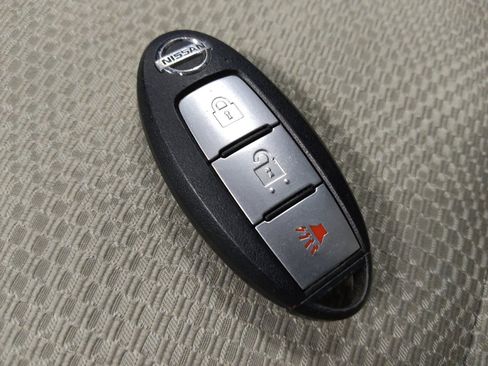 Used 2019 Nissan Rogue Sport SV image 32