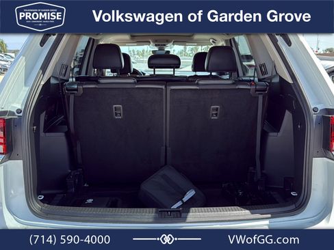 Used 2024 Volkswagen Atlas SE w/ Panoramic Sunroof Package FWD image 12