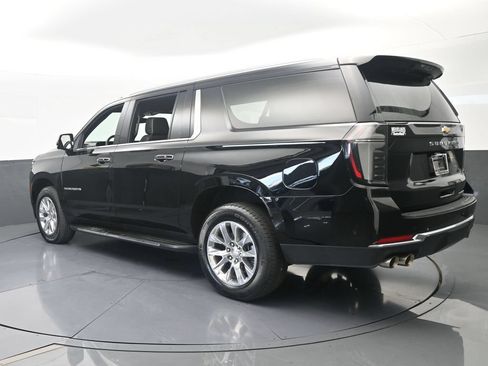 Used 2026 Chevrolet Suburban Premier AWD/4WD image 4