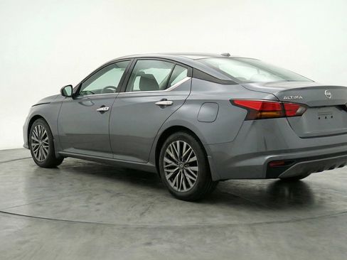 Used 2025 Nissan Altima 2.5 SV image 6