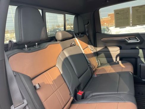 Used 2024 Chevrolet Silverado 1500 High Country image 12