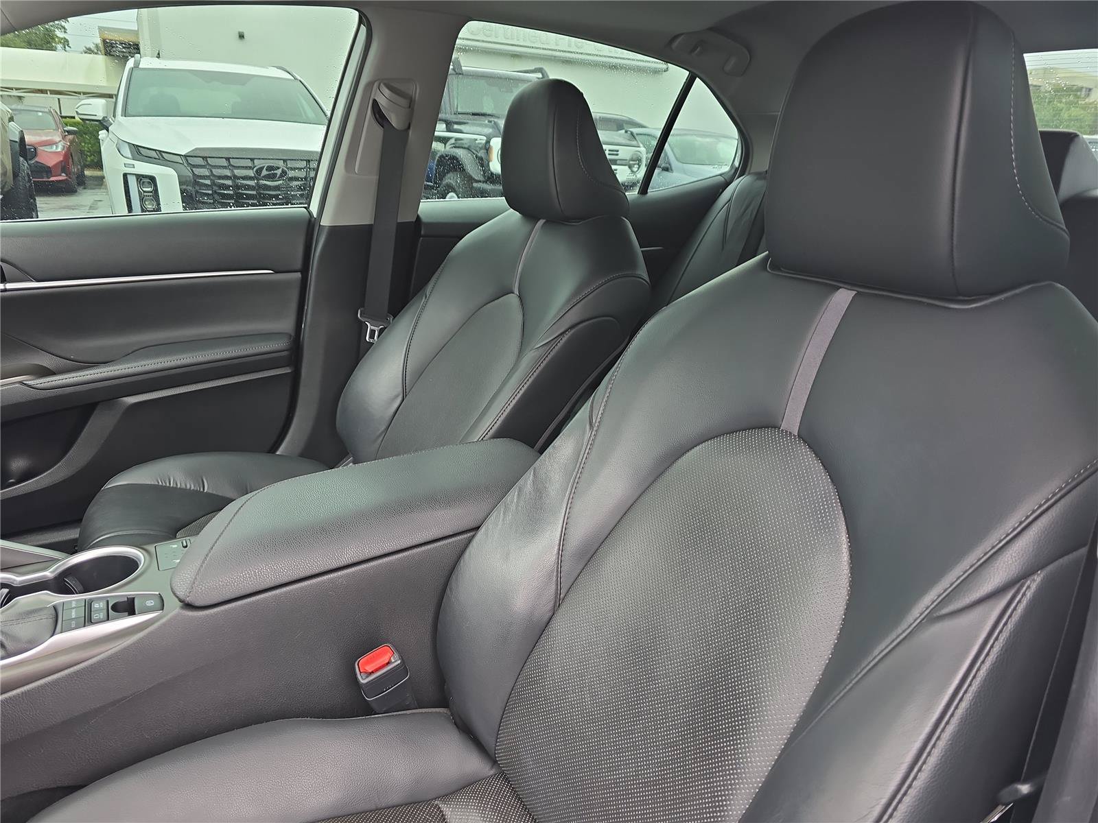 Used 2022 Toyota Camry XLE w/ Navigation Upgrade Package FWD image 14
