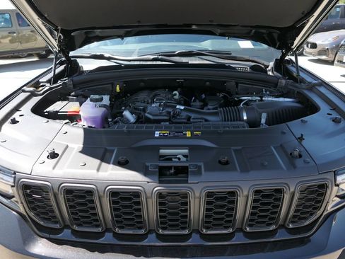 New 2025 Jeep Grand Cherokee Limited w/ Black Appearance Package image 22