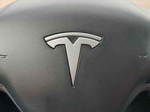 Used 2023 Tesla Model Y Performance image 25