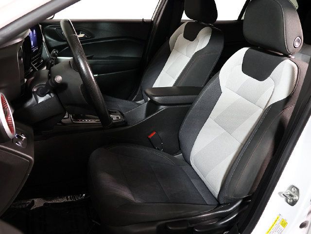 Used 2024 Chevrolet Trax RS w/ Driver Confidence Package FWD image 4
