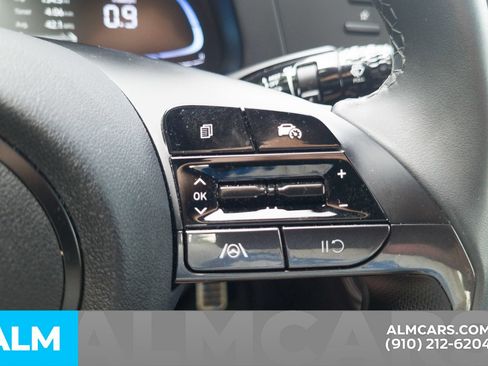 Used 2025 Hyundai Elantra Sport FWD image 12