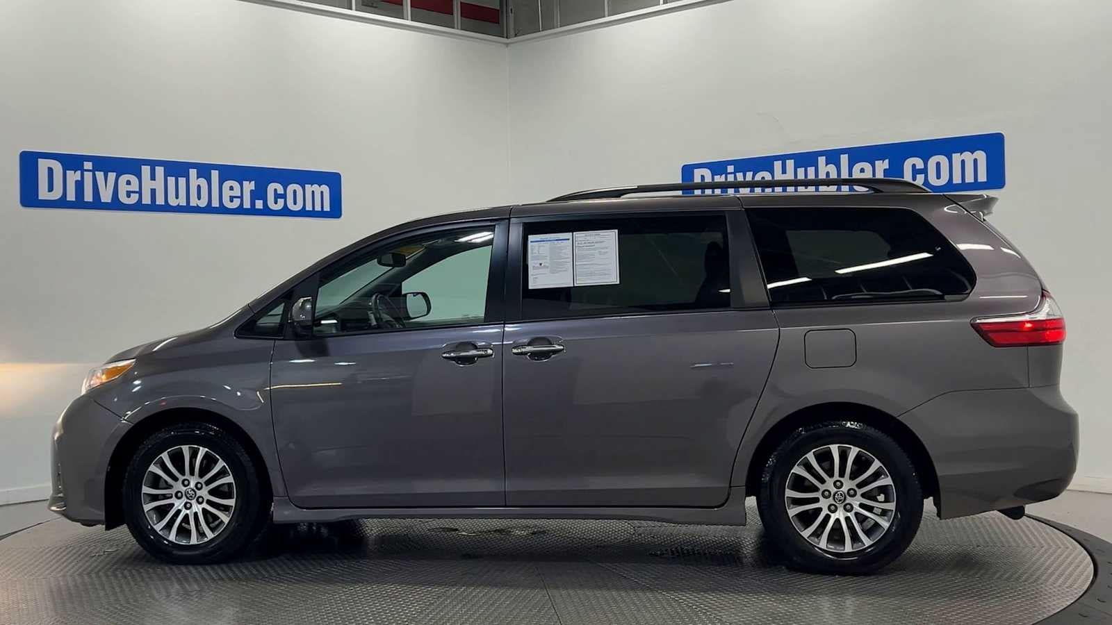 Used 2019 Toyota Sienna XLE w/ XLE Navigation Package FWD image 5