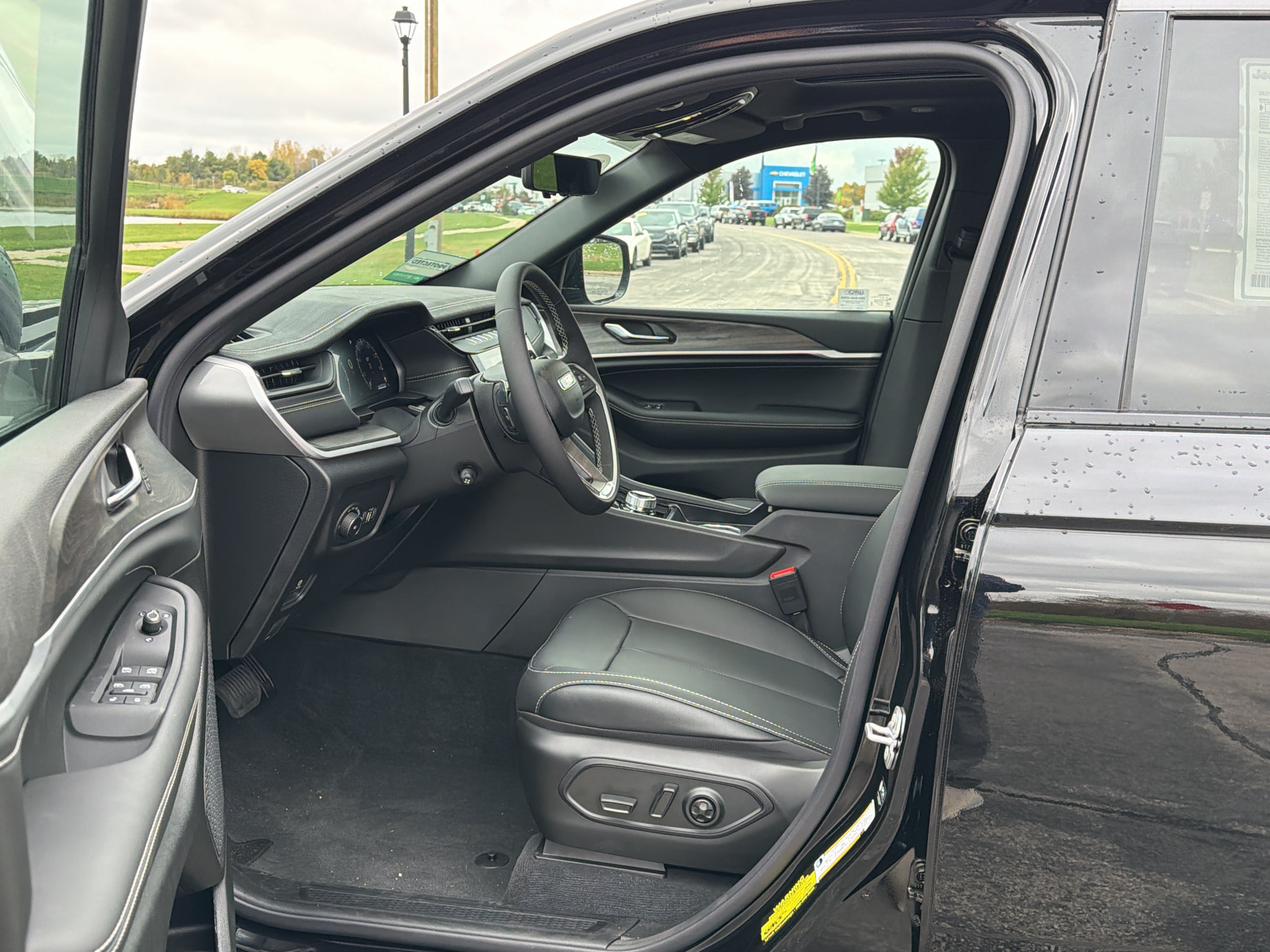 New 2027 Jeep Grand Cherokee Limited AWD/4WD image 13