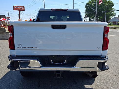 Used 2025 Chevrolet Silverado 2500 LT w/ Convenience Package AWD/4WD image 6