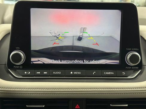 Used 2025 Nissan Rogue SV image 6